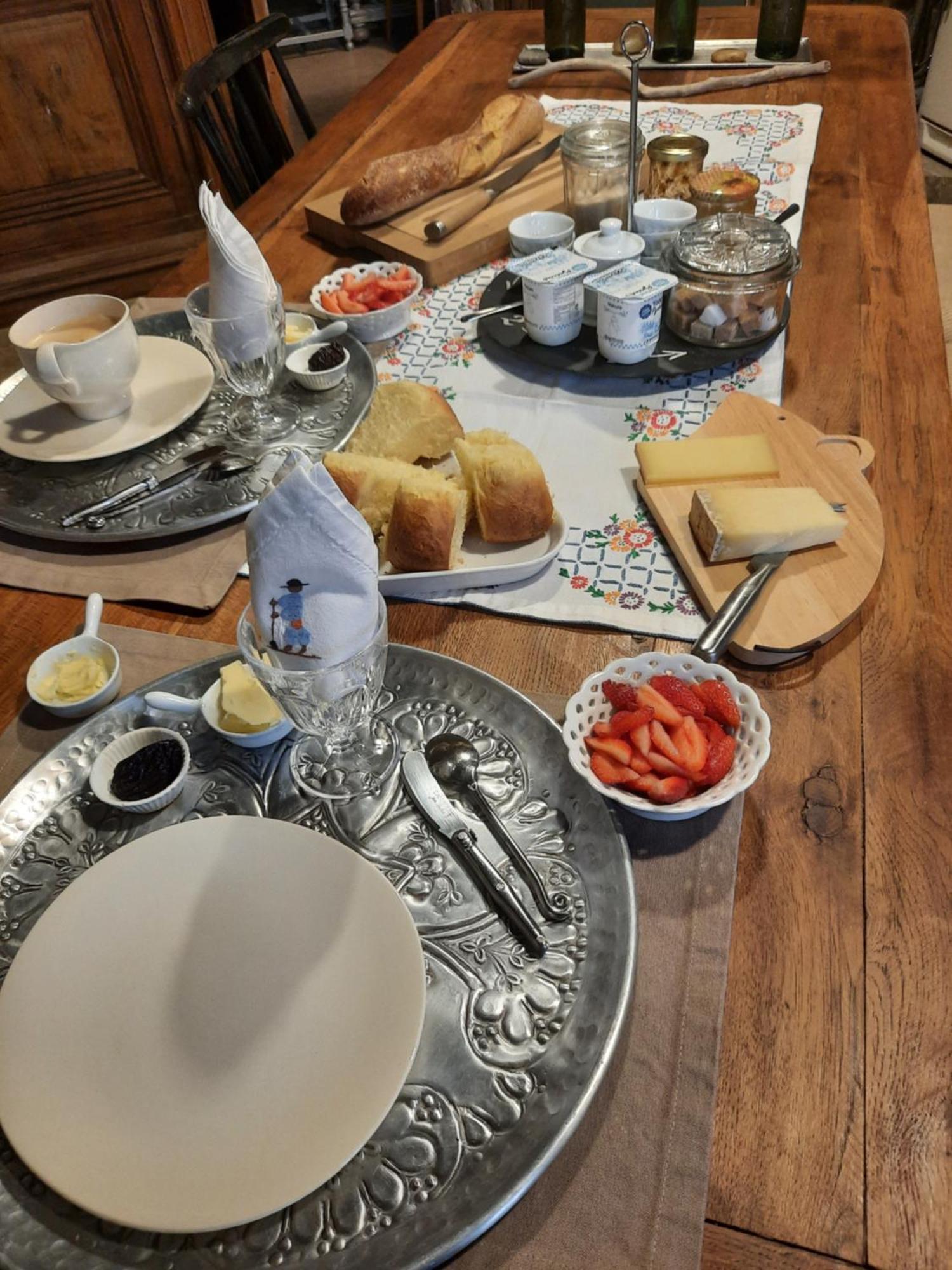 Au Bonheur D'Alphonse Bed & Breakfast Lusignan-Petit Luaran gambar
