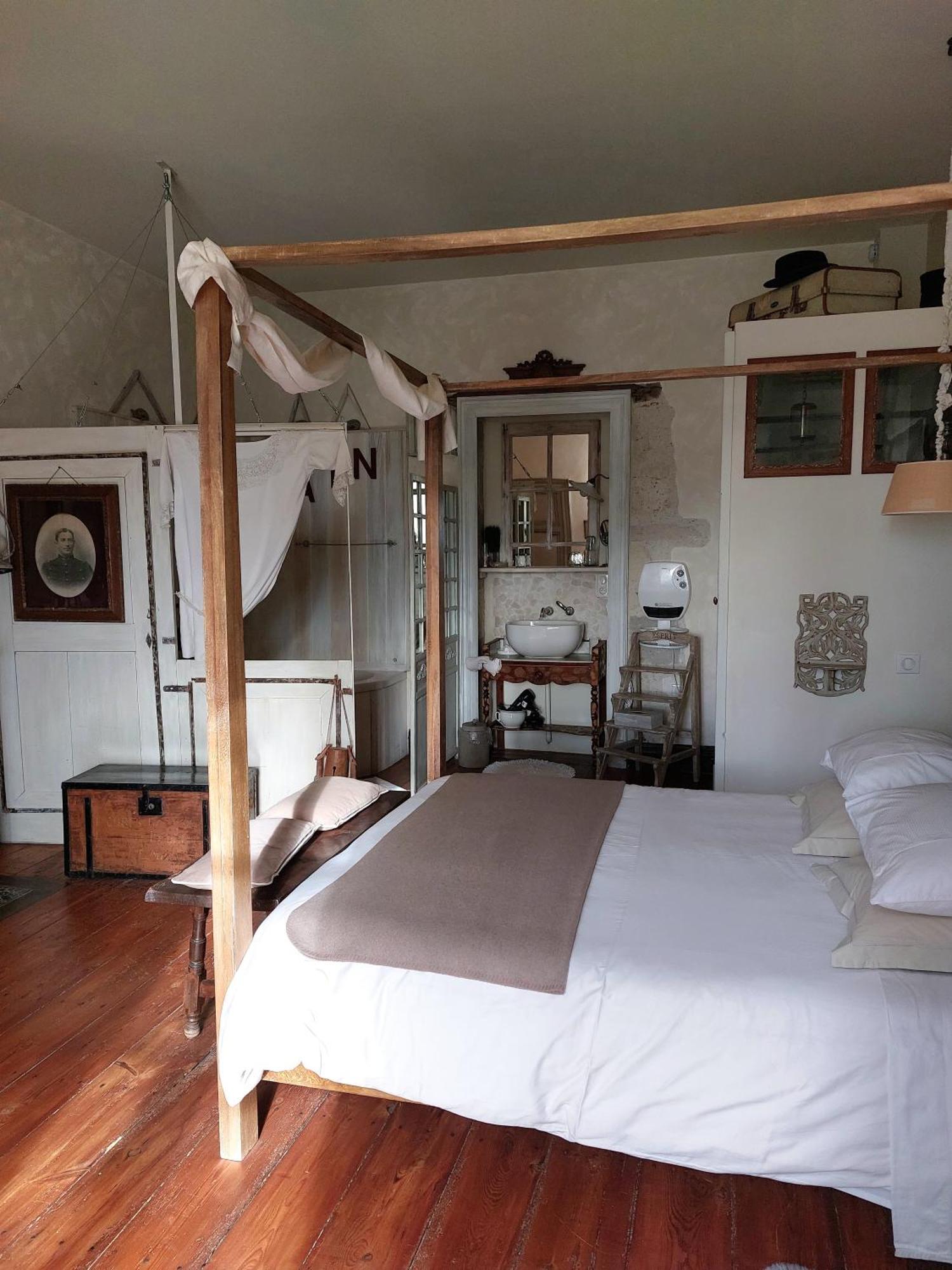 Au Bonheur D'Alphonse Bed & Breakfast Lusignan-Petit Luaran gambar